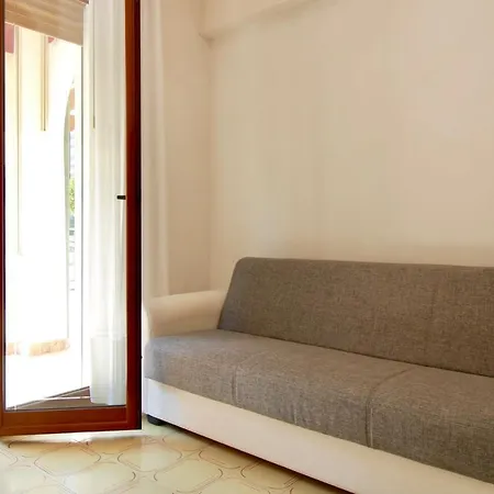 Appartamento Con Giardino E Posto Auto